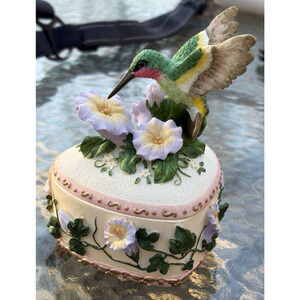 Hummingbird Sing A Song: "Wind Beneath My Wings" trinket music box Heritage Inc